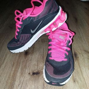 Womems euc nike shoes 7